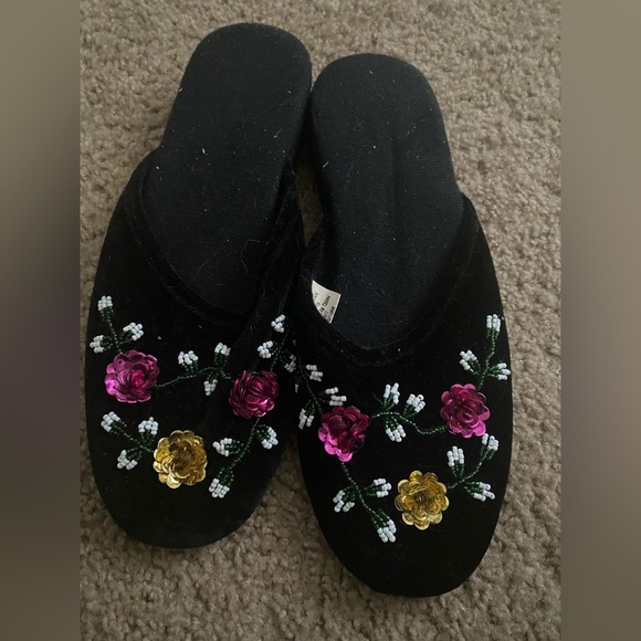 DELICATES - SLIP ONS - Picture 1 of 3